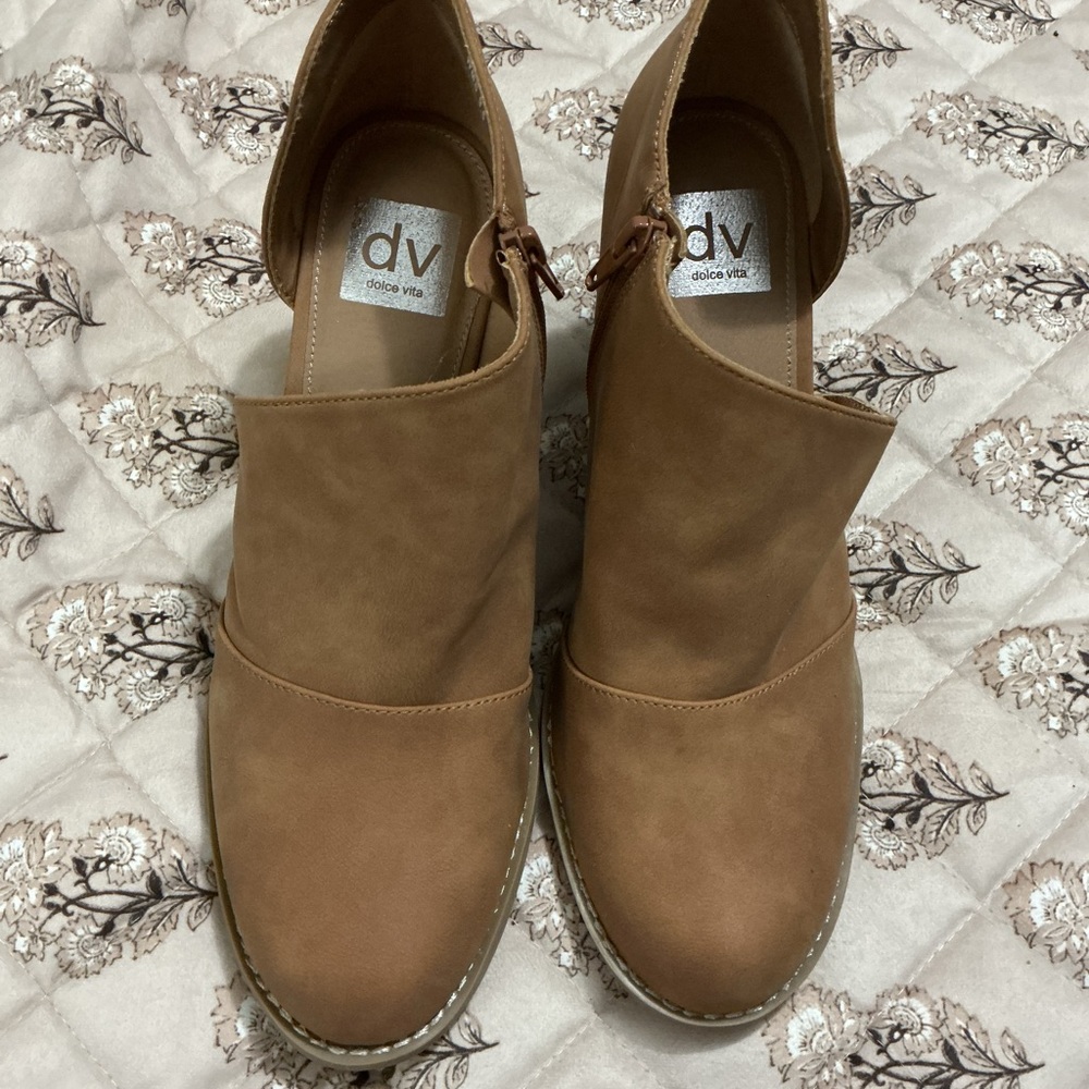 DV by Dolce Vita Women's Brown Ankle Booties
